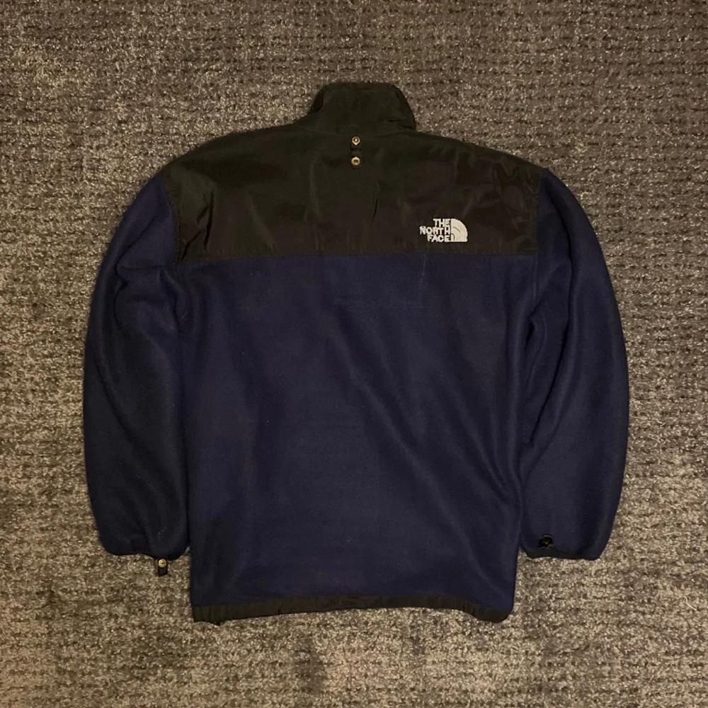 Fin the North face fleece. I bra skicka för stor för mig. Skriv vid frågor . Tröjor & Koftor.