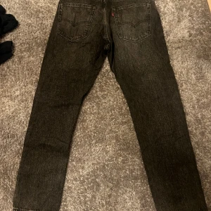 Levi’s 551  - Jättefina Levi’s 551:or i storlek W30 L32 Säljer då jag inte använder de längre, inga defekter alls och är som nya.  Nypris: ca 1000 kr | Mitt pris: 500 kr Kom dm för fler info och bilder!