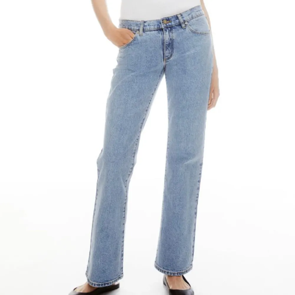 Skit snygga jeans från Abrand jeans💙🩵 dem är i fint skick köptes för 1000kr. Jeans & Byxor.