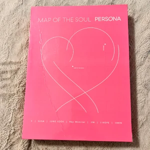 Kpop kit - Säljer denna BTS kit med posters, photocards, armband o lite annat.