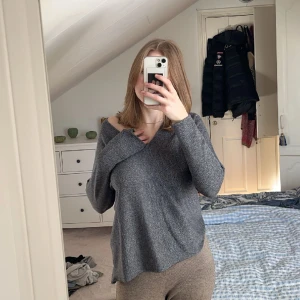 Bas tröja - Gråblå bas stickad tröja som är längre baktill🫶🏼💘