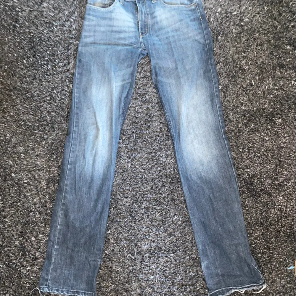 Skräddar sydda wrangler jeans med långa ben.. Jeans & Byxor.
