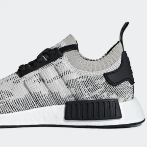 Adidas Boost NMD R1 Primeknit Sesame - Supersköna med boosteffekt. Säljes då de är för stora för mig!