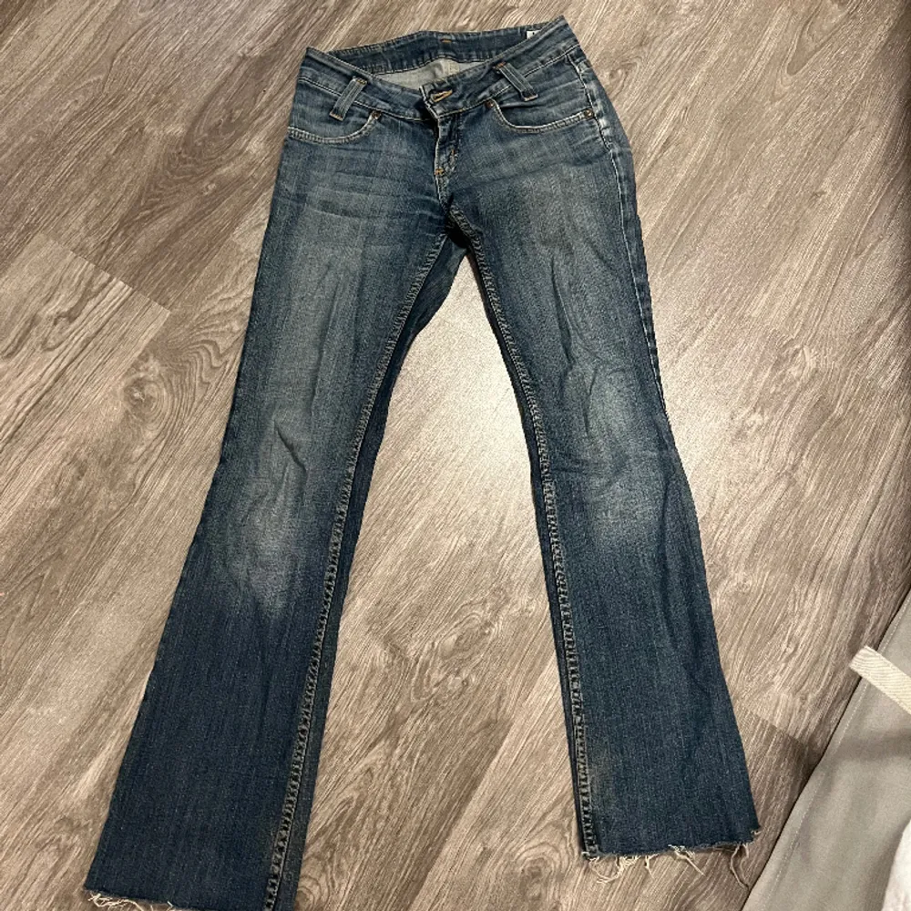 Lågmidjade, slim o bootcut, skitsnygga😍w27L33. Jeans & Byxor.