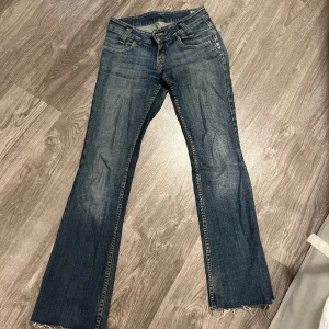 Slim, bootcut💞 - Lågmidjade, slim o bootcut, skitsnygga😍w27L33