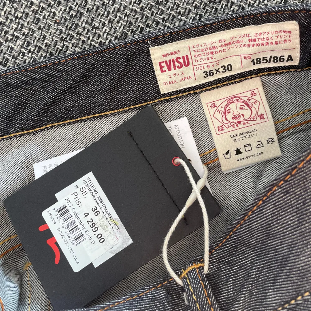 Helt nya, aldrig använda Evisu byxor. Kostade 4300kr nya 🪨🥶. Jeans & Byxor.