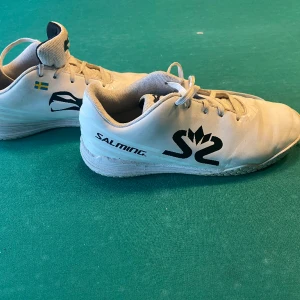 Salming barnskor - Använda men hela och fina.