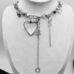 Handgjort halsband  - Handgjort unik  halsband och exklusiv design🖤Följ :@ekjewelryofficial🤲  🔗⛓️Material- rostfritt stål och zinklegeringar. Längd: 36+8cm. Halsband inte vatten och är känsliga mot fukt. 