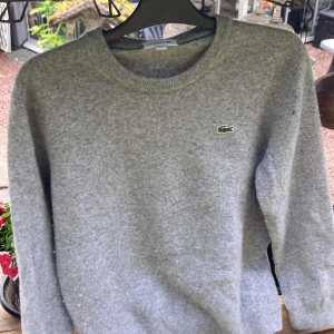 Lacoste Ulltröja - Storlek Xl passar M. Inga defekter. Nypris 1500 mitt pris 500.