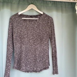 Jumper  - Grovstickad långärmad tröja i bra skick använd par gånger 