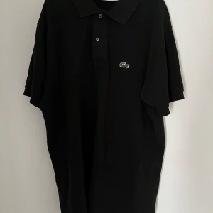 Lacoste piké - Lacoste piké storlek m knappt använd.
