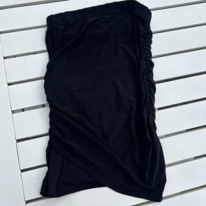 Kjol - Stretchig kjol från Nlyone 