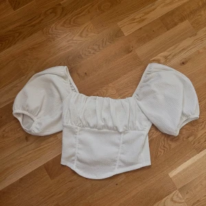 Sommartopp - Perfekt till midsommar.