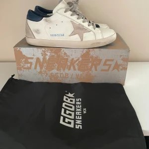 Golden goose  - Snygga Golden goose superstars  Perfekta till sommaren ⭐️