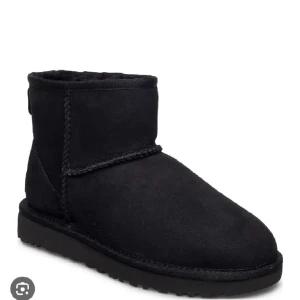 Fejk uggs - INTE ÄKTA!!! Använda nån månad, ganska bra skick!