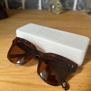 Chimi 05 - Säljer mina solglasögon från chimi i modellen #005 i färgen Tortoise. Är i väldigt bra skick!