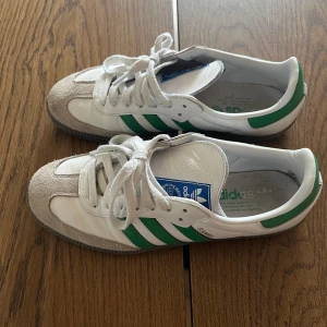 Adidas Samba  - Sparsamt använda adidas samba i väldigt bra skick. 