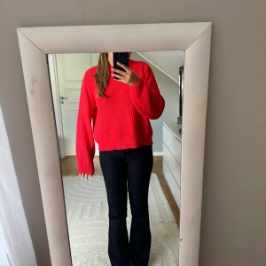 Stickad tröja - Tröja från Gina Tricot i storlek S. Den är lite nopprig men annars i fint skick❣️