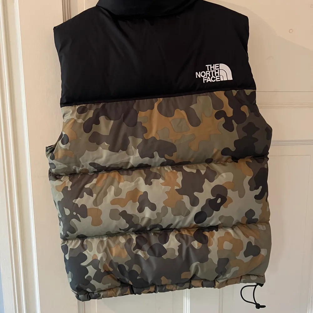 The North Face Nuptse Vest  XS fits S aswell  349kr Ny utan prislapp. Jackor.