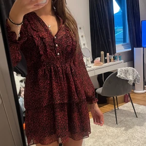 Klänning  - Säljer nu denna superfina klänning som är perfekt till sommaren💞💞💞