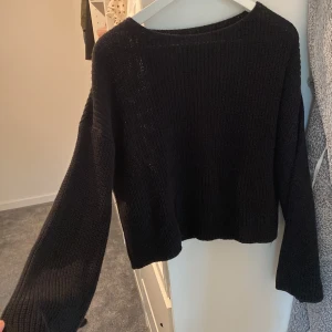 Nakd stickad tröja - Stickad tröja från nakd i jättefint skick, perfekt till sommarkvällar! 