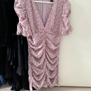 Klänning  - Bra skick, köparen står för frakten🩷🩷