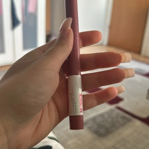 Läppstift  - Läppstift från meybellin , färg är rosa jätte fint färge 