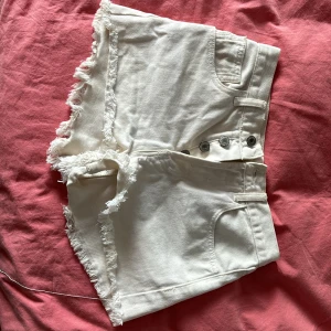 White Brandy Melville Shorts - Super cute white cutoff shorts, size S, good condition and barely used!