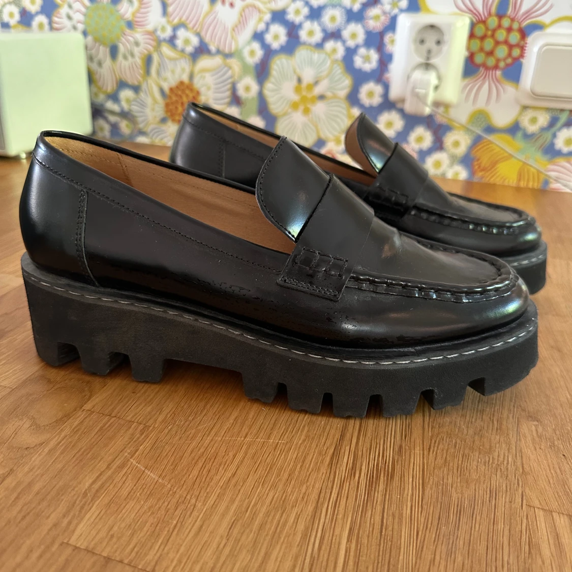 Svarta skinnloafers