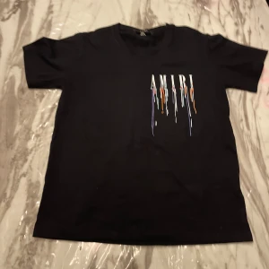 Amiri t shirt - Helt ny min lite liten för mig 