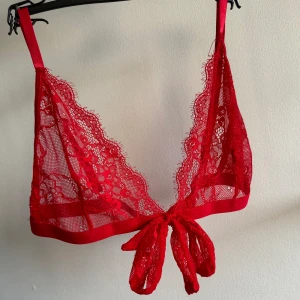 Röd spets bh med knytning - Röd enkel tunn spets bh storlek S, nyskick