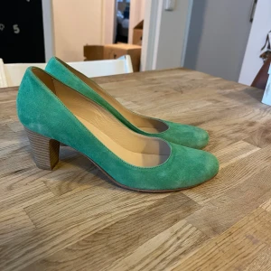 Klackskor  - Använda ett fåtal gånger  Komplett av läder Italienska klackskor 