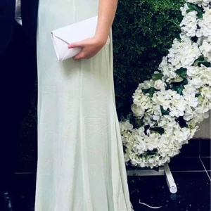 Fest / bal klänning - Jätte fin klänning, använd i några timmar bara