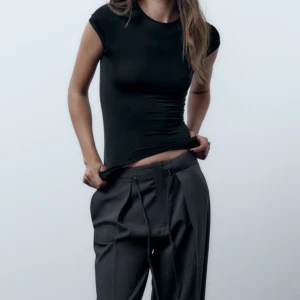 Zara tröja  - Super snygg tröja från zara❤️formar sig jätte fint efter kroppen❤️