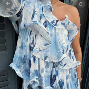 LOJSANxNAKD - helt ny klänning från nakd, storlek 34