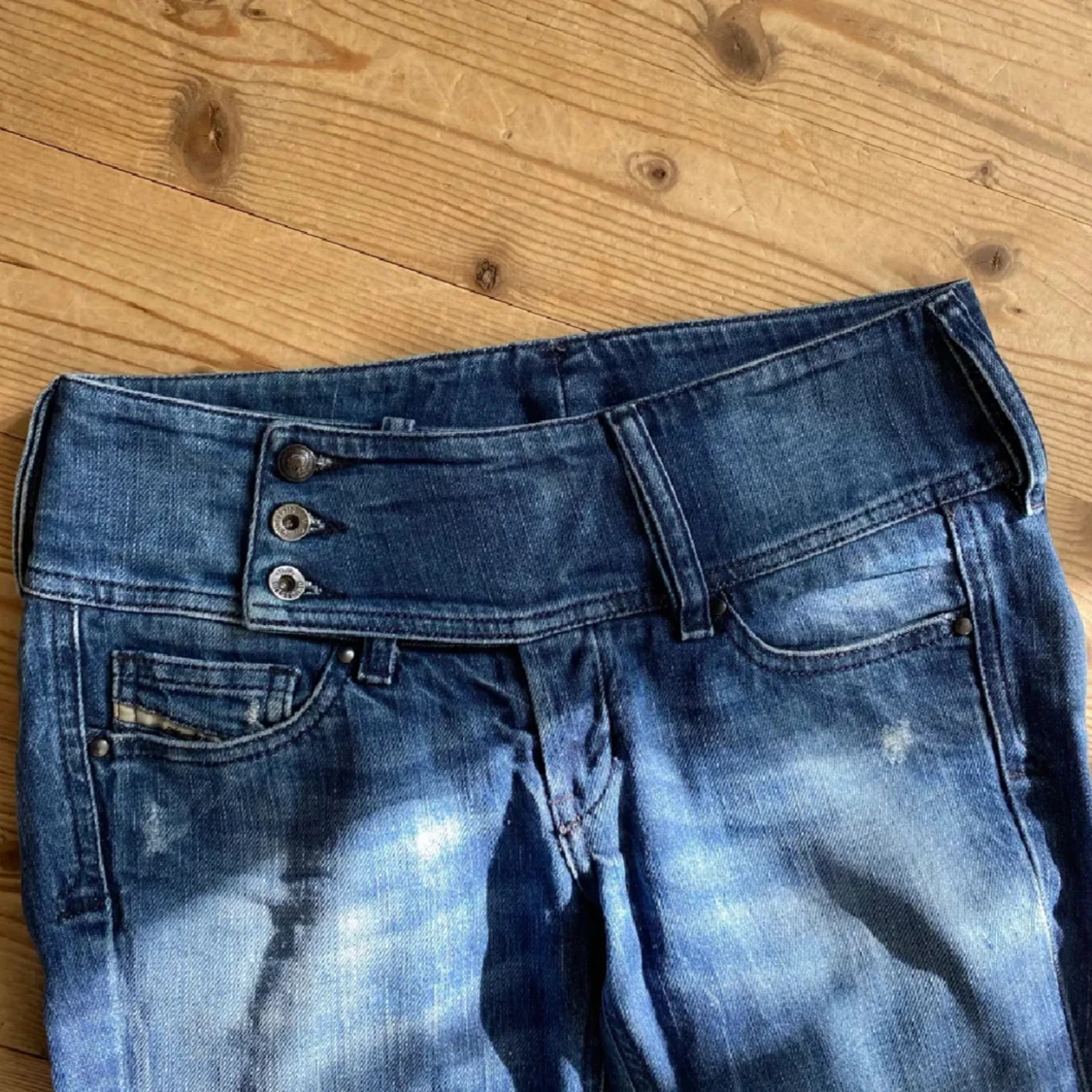 lågmidjade jeans 