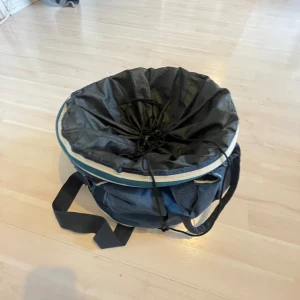 Ridväska - Bra skick, köpt för cirka 1 år sen, skriv om frågor