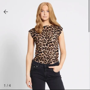 Leopard top - lepard tröja från lager 157 aldrig använd säljs för att det inte går att lämna tillbaka 