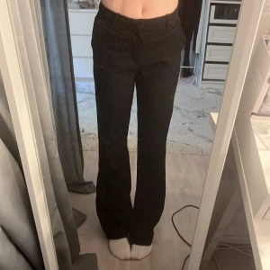 Intresse koll - Hej här är ett par jätte fina kostym byxor använda fåtal gången från Lindex storlek 34 hör av er vid frågor eller funderingar köparen står för frakten💕