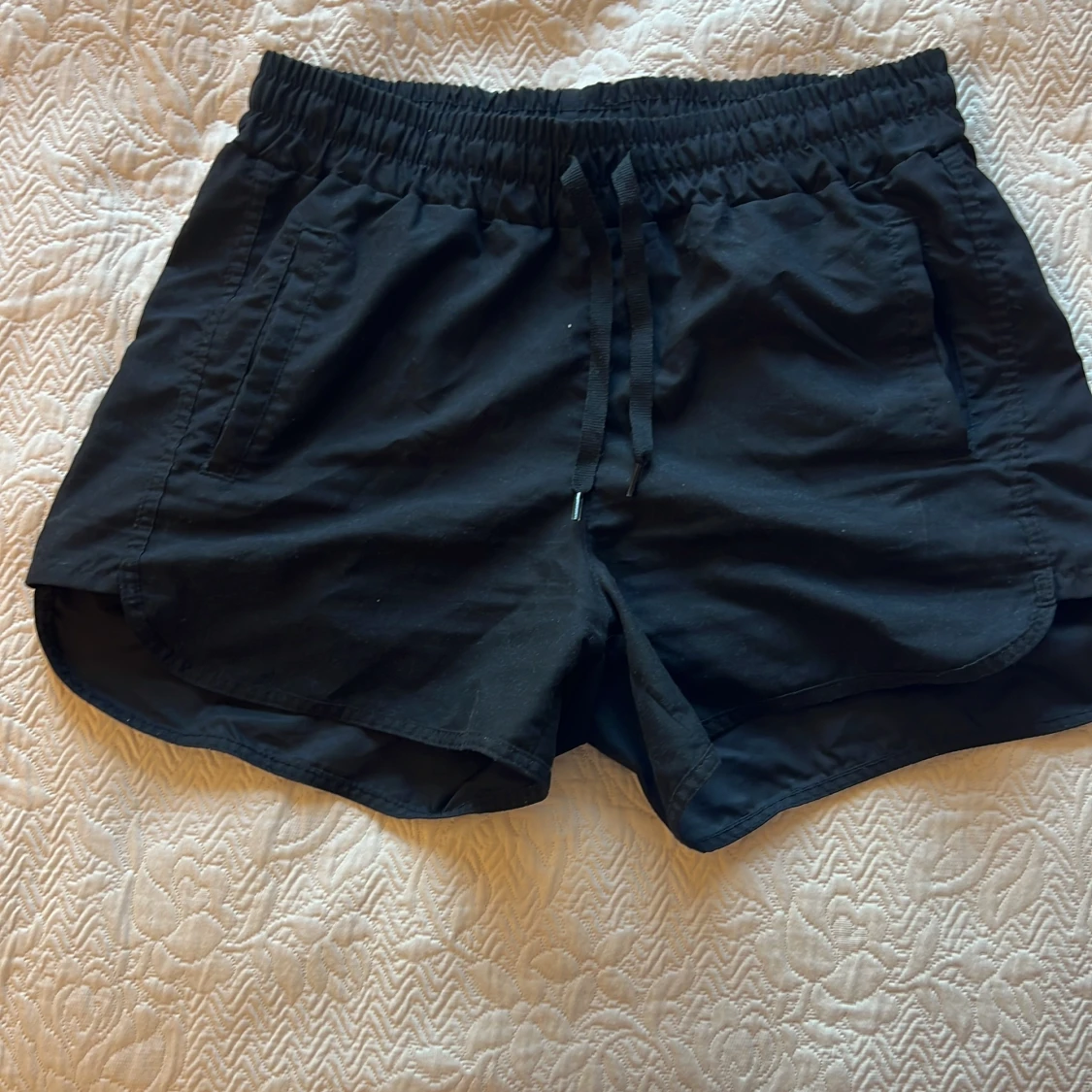 Svarta shorts