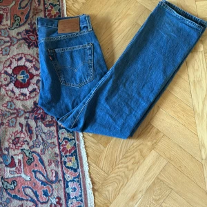 Levi’s 501 - Använda mindre än 10 gånger inga skador säljer för att dem inte passar mig då dem är lite stora