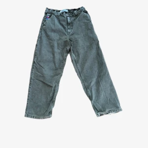 Polar Big Boy Jeans - Färgen är lite mer grönaktig än vad som syns på bilderna! Lite slitage vid hälarna men märks knappt. 