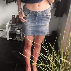 Jättefin low waist jeanskjol 