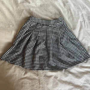 Kjol - Som ny, använd fåtal gånger 🌷🫶 Köpt på new yorker!