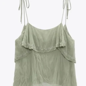 Zara blus - Bra skick, aldrig använd från zara köpt förrra året