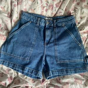 Blå jeans shorts använda 1/2 gånger 