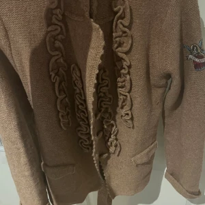 Oddmolly kofta - En vintage odd Molly kofta i gott skick. Säljer pågrund av ingen användning. Pris går alltid att diskutera. Skriv för mer frågor och bilder.