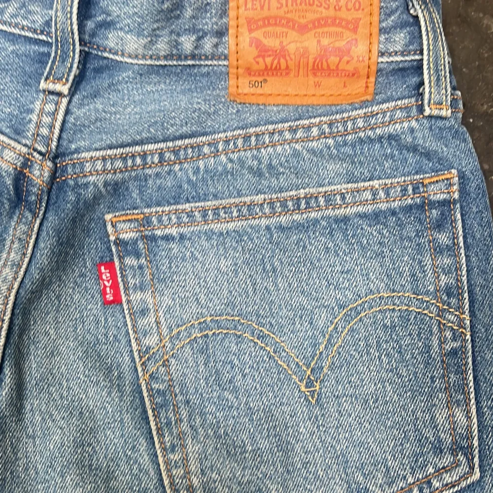 Perfekta jeansshorts! Köpta på Levis för några år sedan men knappt använda då de är för små:(. Shorts.