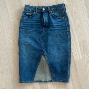 Jeanskjol - Jättefin jeanskjol i bra skick. Sparsamt använd!