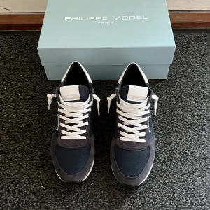 Philippe Model  - Riktigt goa Philippe models använda EN GÅNG. Allt og ingår plus extra laces. Hör av er om ni har några frågor. Pris kan diskuteras vid snabb affär.